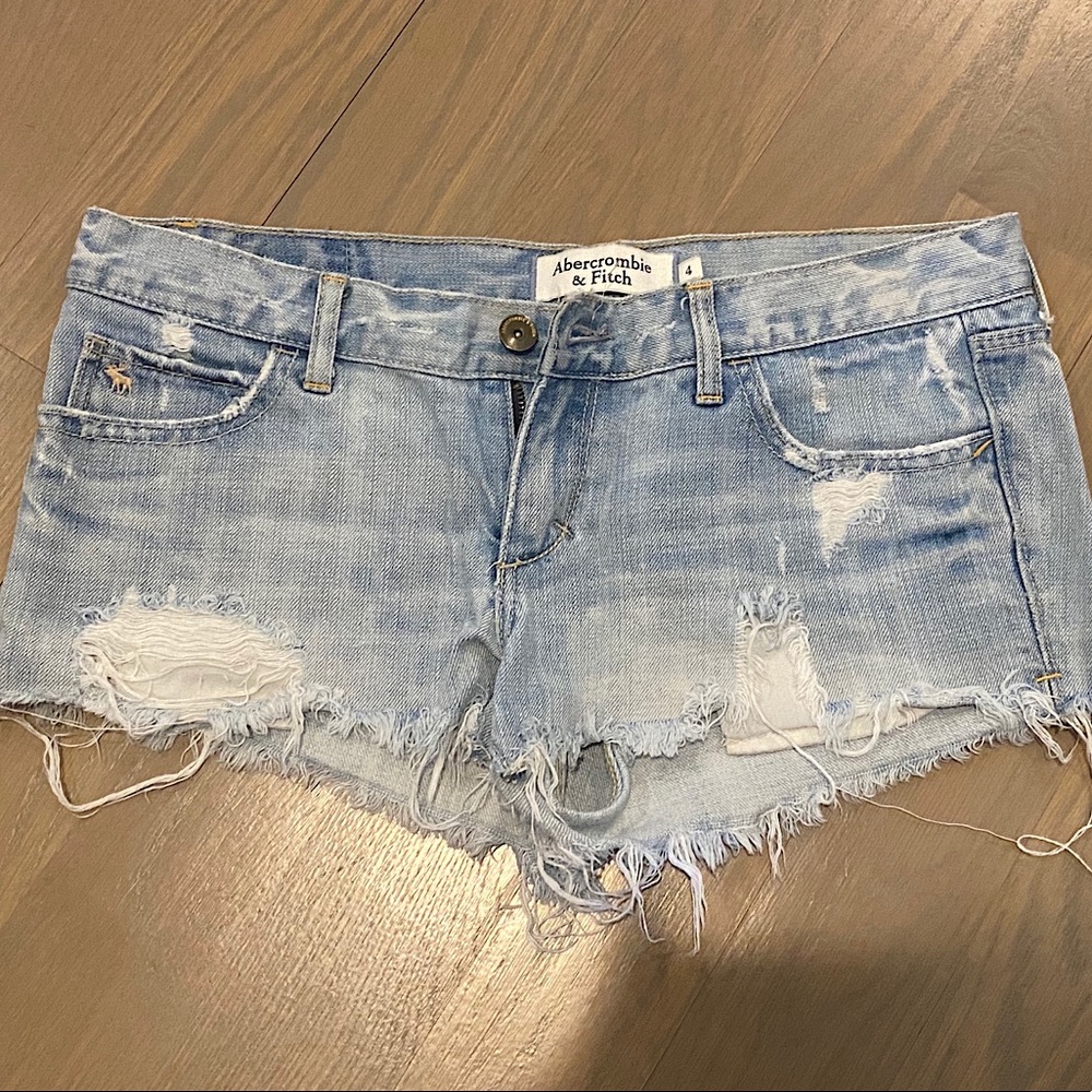 Abercrombie & Fitch ripped shorts size 4